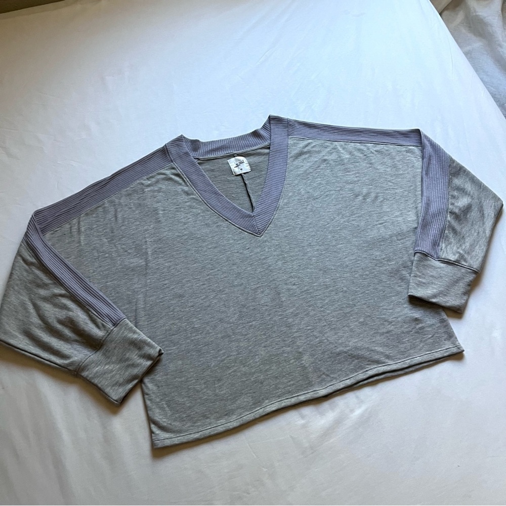 LEZAT heather space dye grey contrast rib striped v neck boxy sweater‎ top